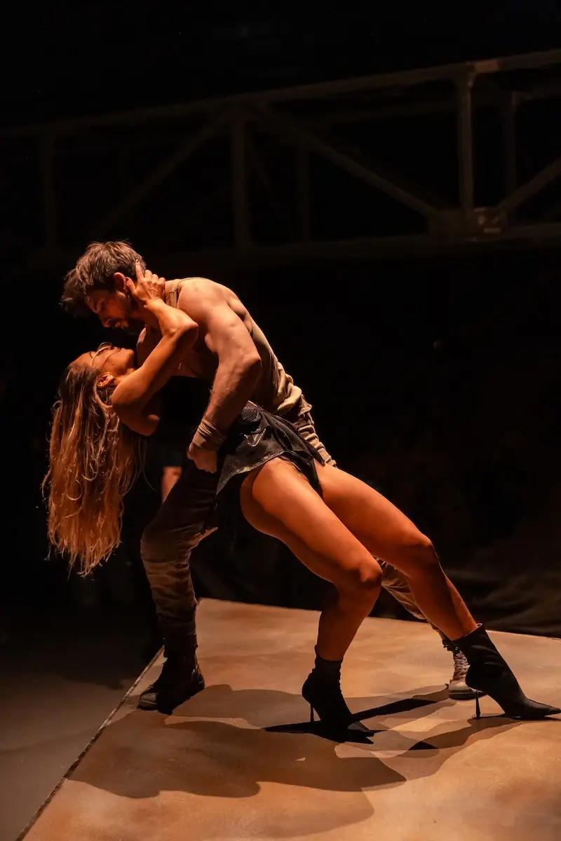 walkmyworldshow-dido-es-aeneas-szerelmesen-tancol
